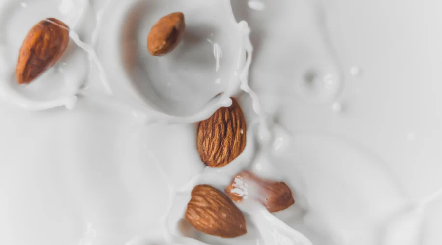 Almond: a low-calorie slimming food?