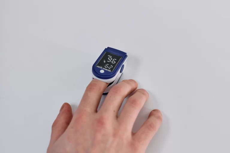 What is the purpose of a pulse oximeter? Role, operation