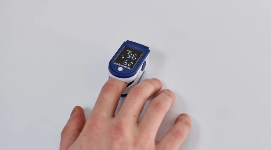 What is the purpose of a pulse oximeter? Role, operation